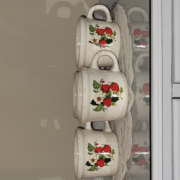 Set of 4 Strawberry Treasure Craft Mugs